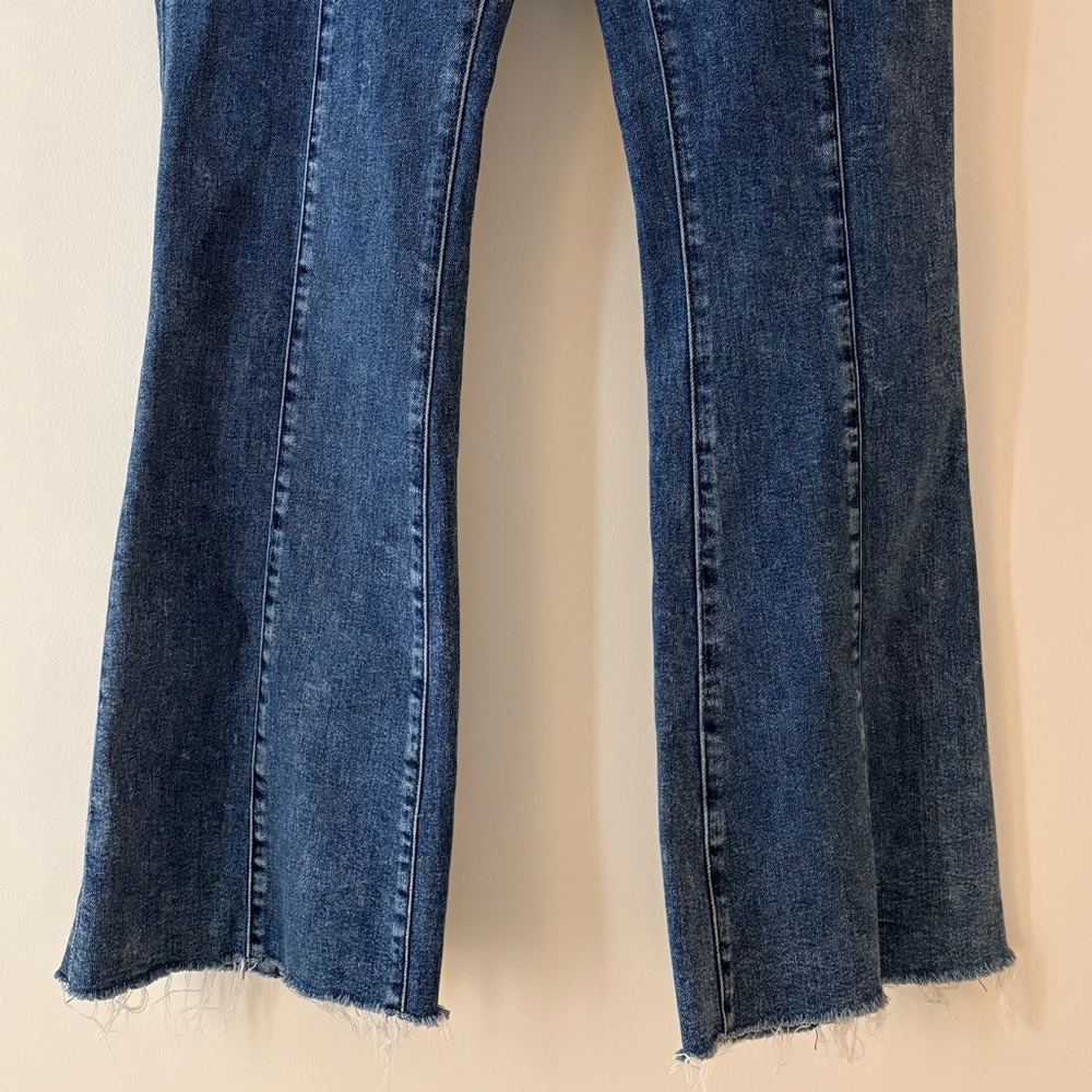 Abercrombie & Fitch—Ultra High Rise Flare Jeans, Med Wash Raw Hem (Size 31|12R) - Picture 7 of 7